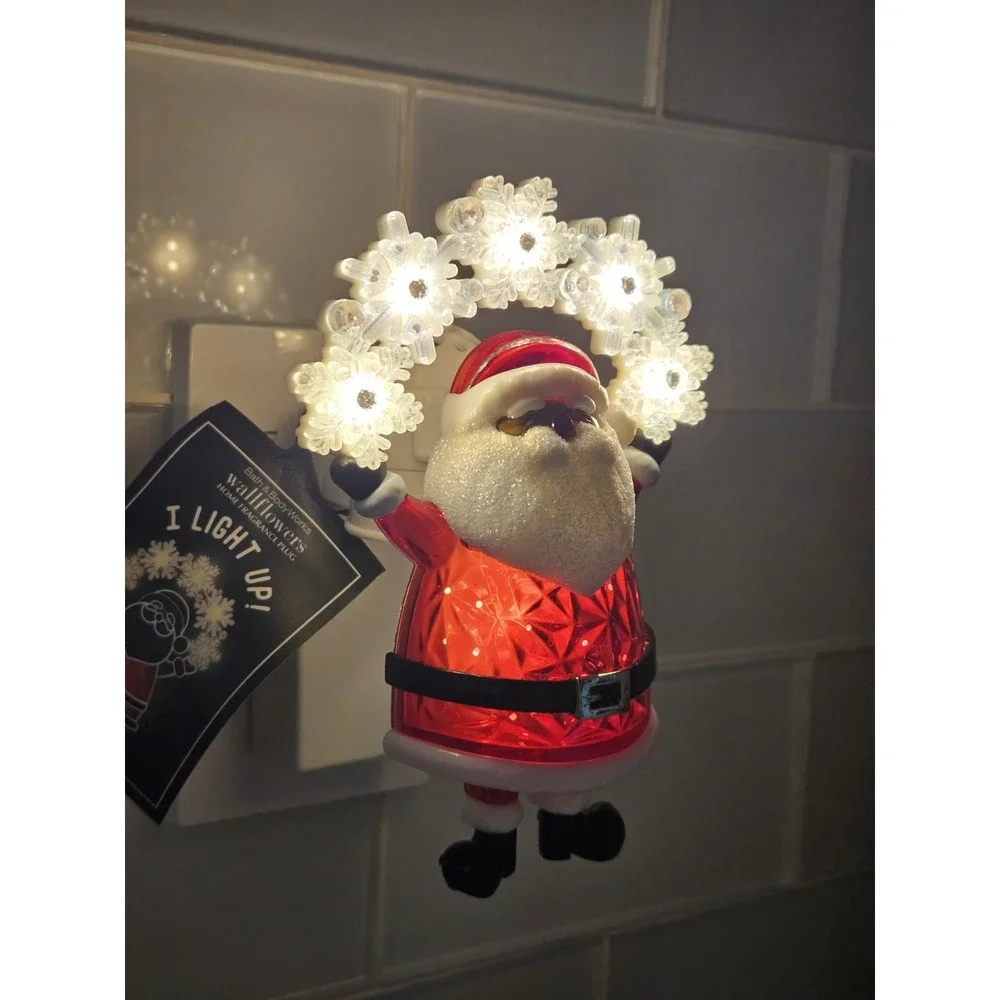 Bath & Body Works Santa Snowflake Arch Light Up Wallflowers Fragrance Plug 2022
